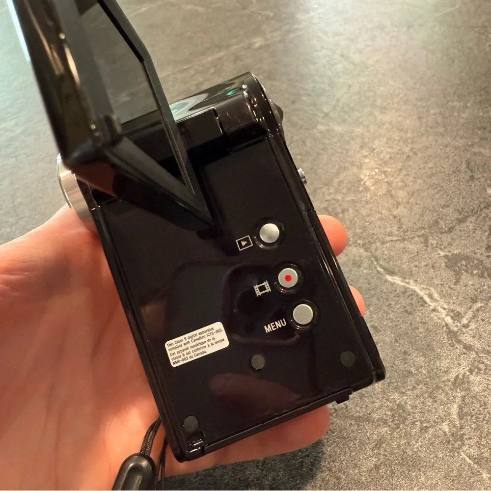 Sony Mobile HD Snap Camera MHS-CM5 Digital Camcorder untested for parts